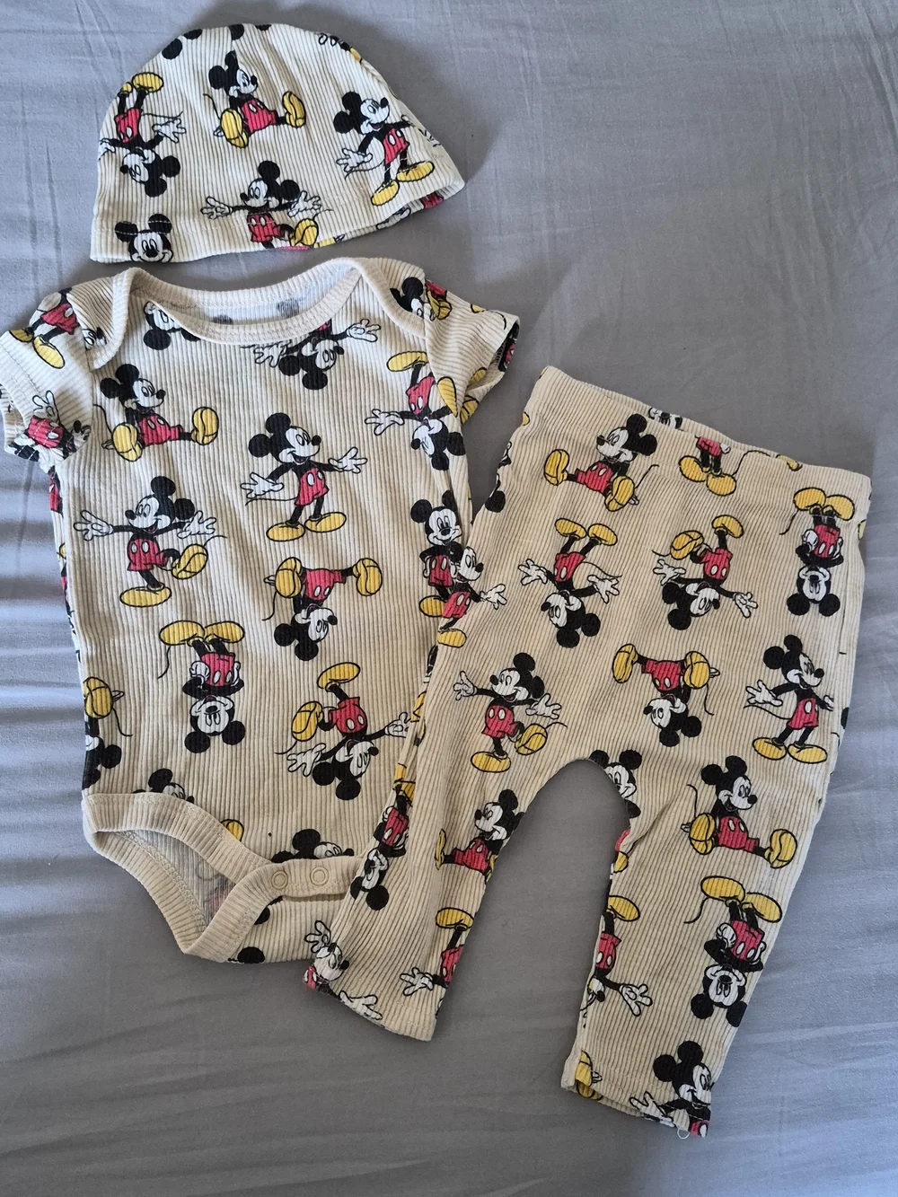 Mickey Mouse 3 Piece Set 0-3 Months